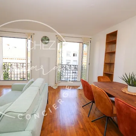 Urban Retreat In Apartment *