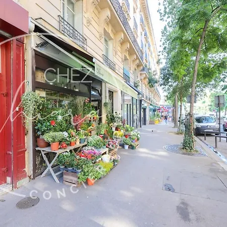 Urban Retreat In Apartment Paris